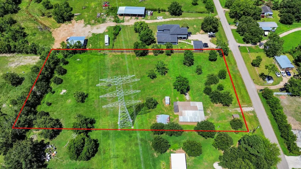 694 County Road 941 Alvin, TX 77511