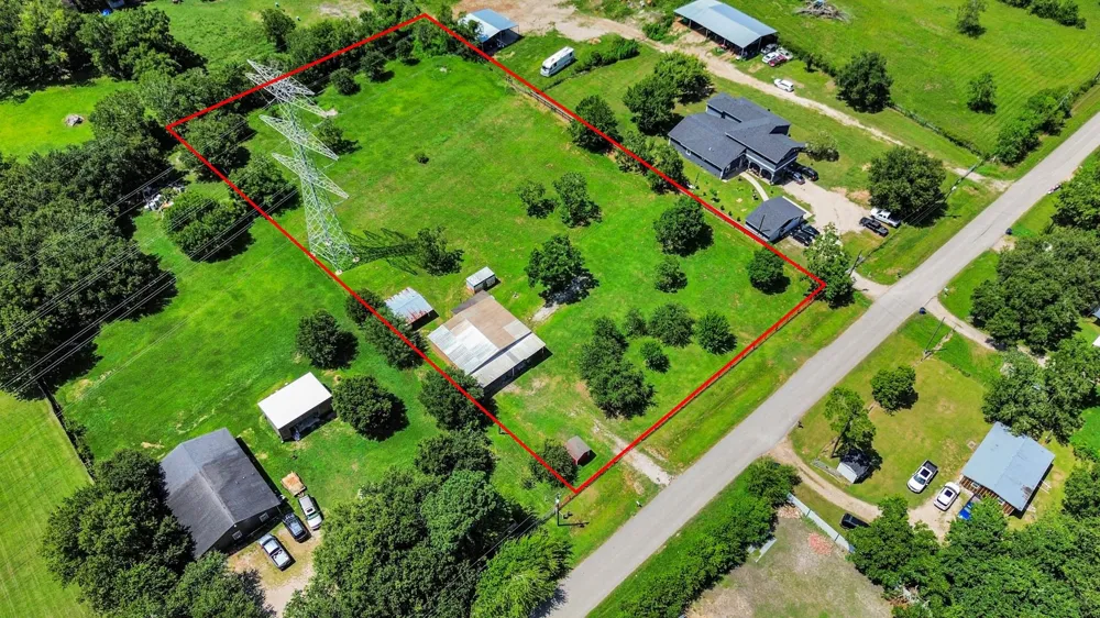 694 County Road 941 Alvin, TX 77511