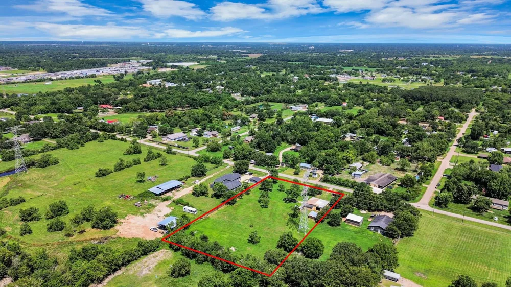694 County Road 941 Alvin, TX 77511