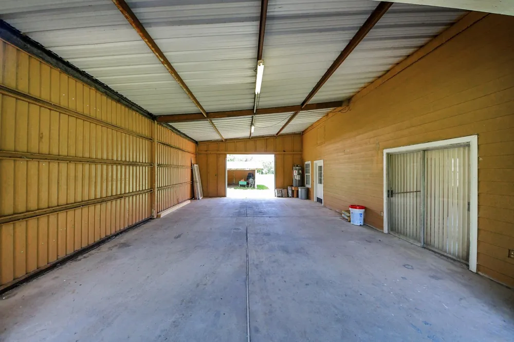 694 County Road 941 Alvin, TX 77511