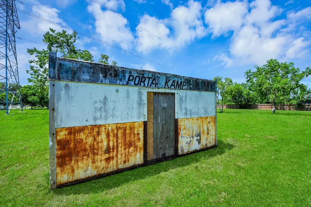 694 County Road 941 Alvin, TX 77511