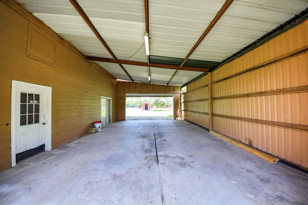 694 County Road 941 Alvin, TX 77511