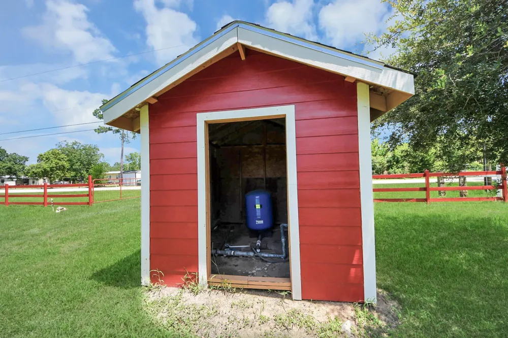 694 County Road 941 Alvin, TX 77511