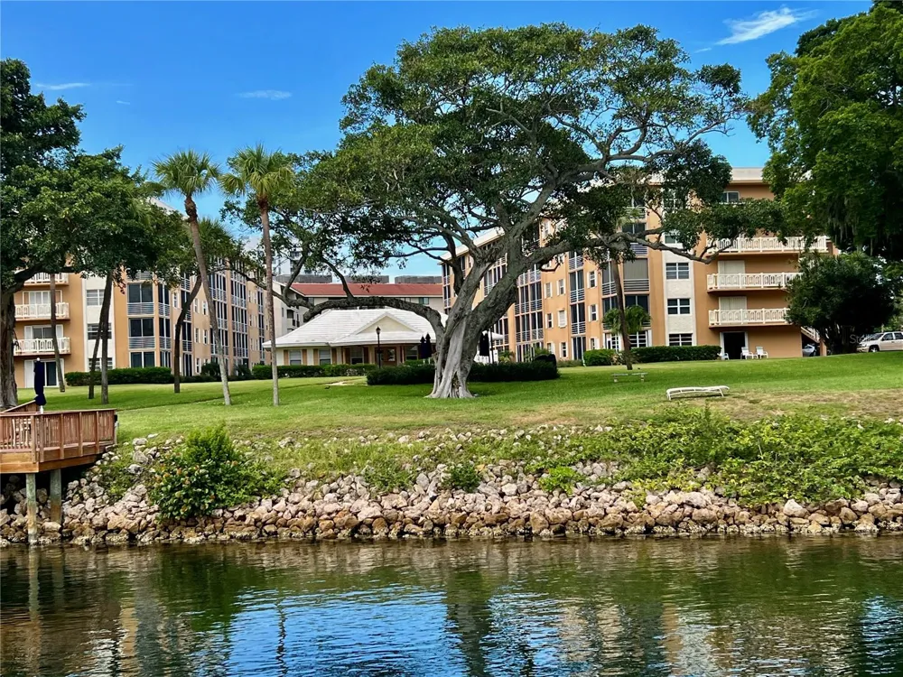 304 GOLFVIEW ROAD #PH7 North Palm Beach, FL 33408