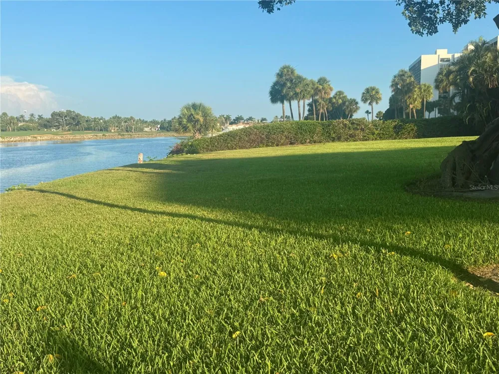 304 GOLFVIEW ROAD #PH7 North Palm Beach, FL 33408