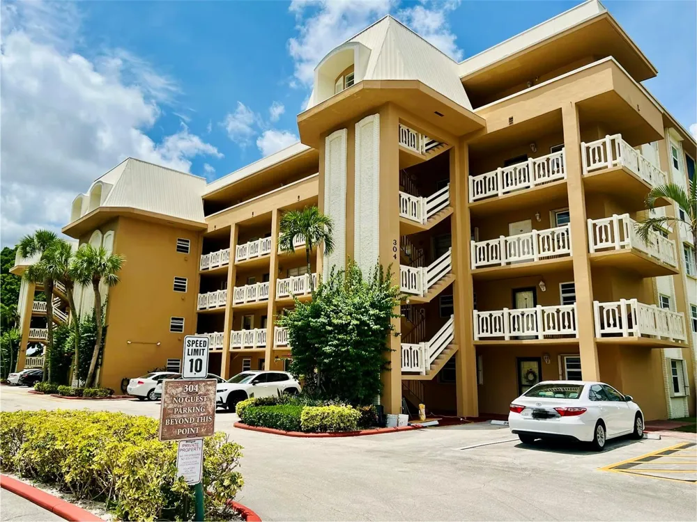 304 GOLFVIEW ROAD #PH7 North Palm Beach, FL 33408