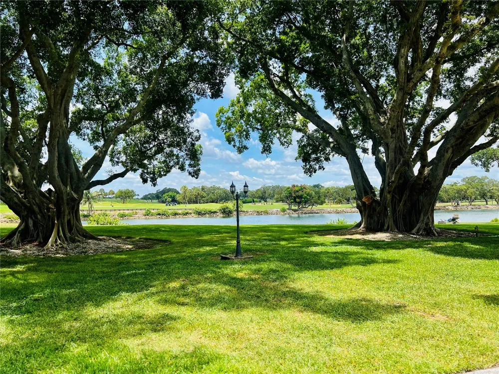 304 GOLFVIEW ROAD #PH7 North Palm Beach, FL 33408