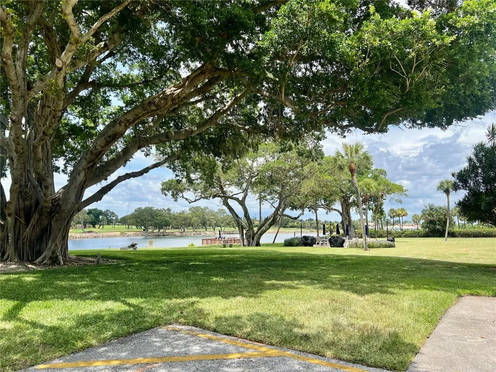 304 GOLFVIEW ROAD #PH7 North Palm Beach, FL 33408