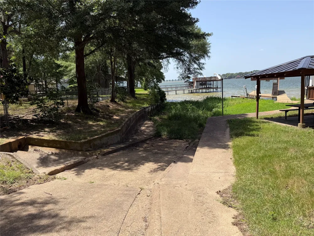 196 Scenic Drive Mabank, TX 75156