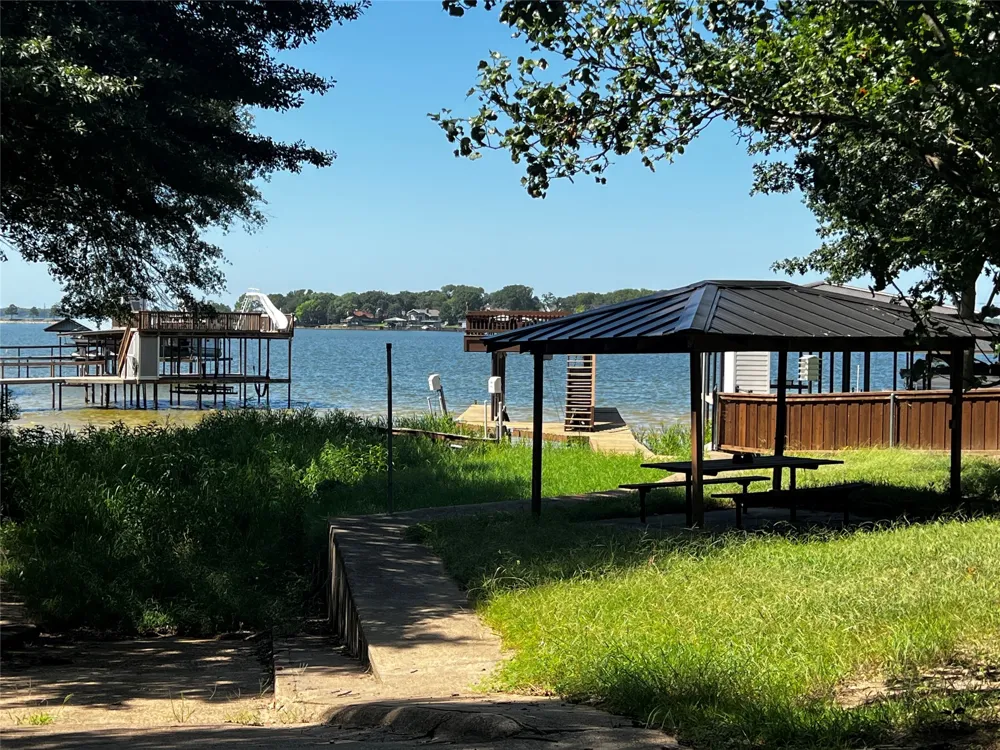 196 Scenic Drive Mabank, TX 75156
