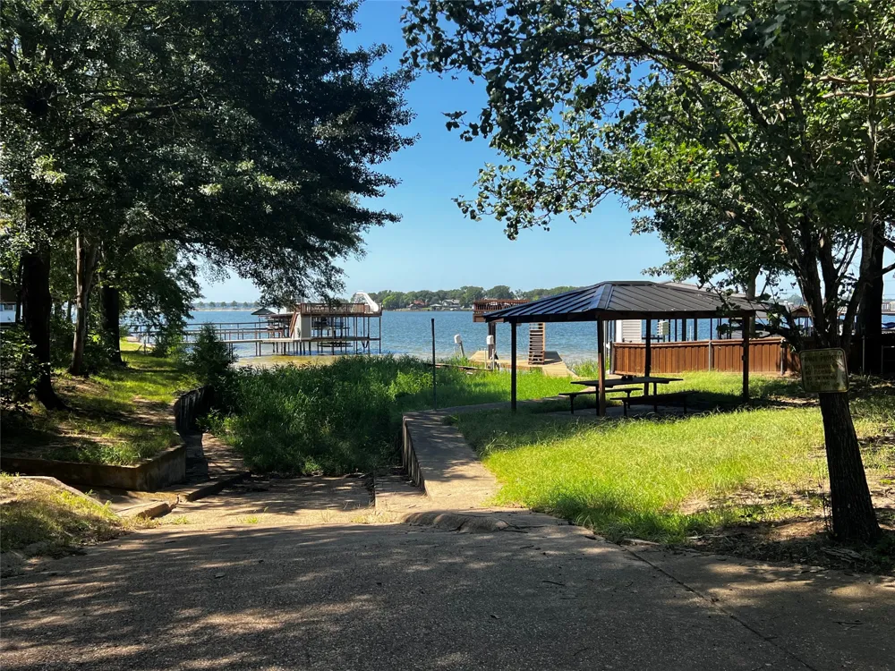 196 Scenic Drive Mabank, TX 75156