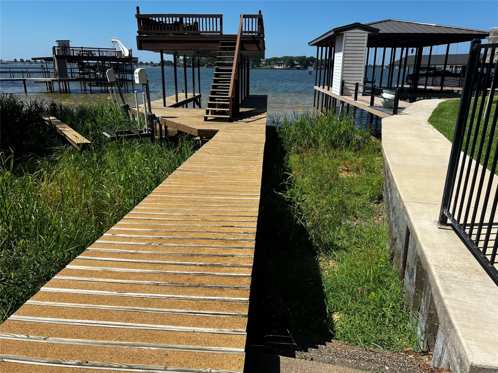 196 Scenic Drive Mabank, TX 75156