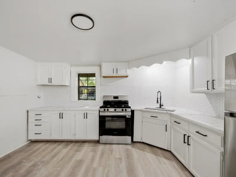 3111 Hicks Avenue San Antonio, TX 78210