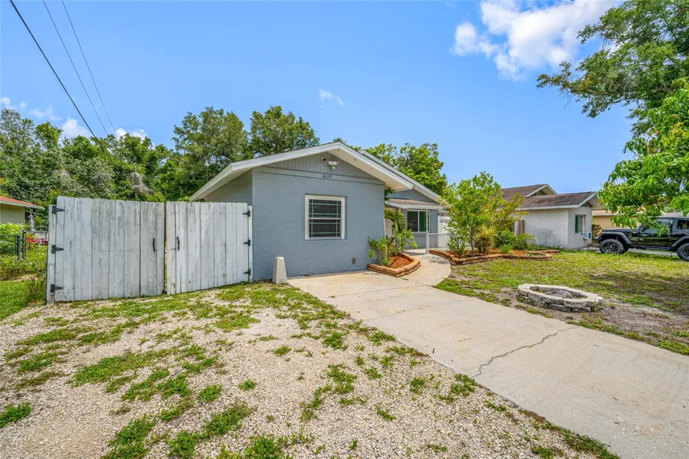 4115 55TH AVENUE DRIVE E Bradenton, FL 34203