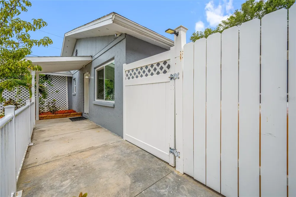 4115 55TH AVENUE DRIVE E Bradenton, FL 34203