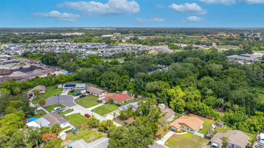 4115 55TH AVENUE DRIVE E Bradenton, FL 34203