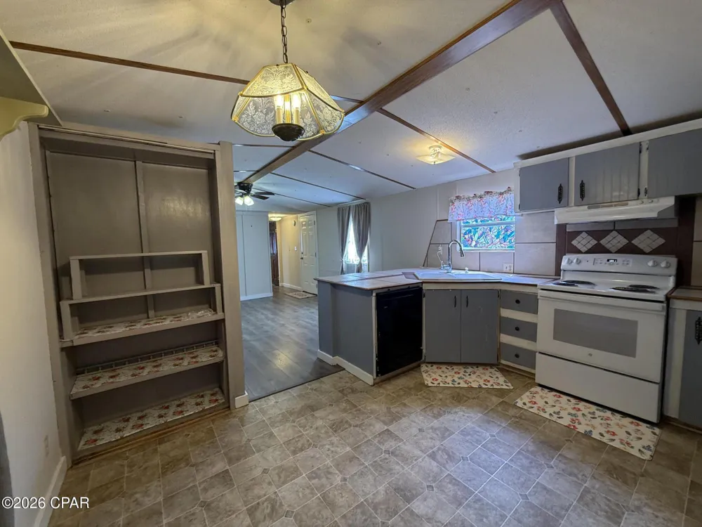 3210 Hughes Lane Cottondale, FL 32431