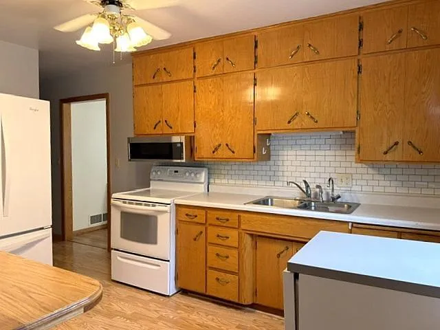 1113 Drake Avenue Windom, MN 56101
