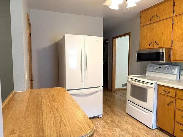 1113 Drake Avenue Windom, MN 56101