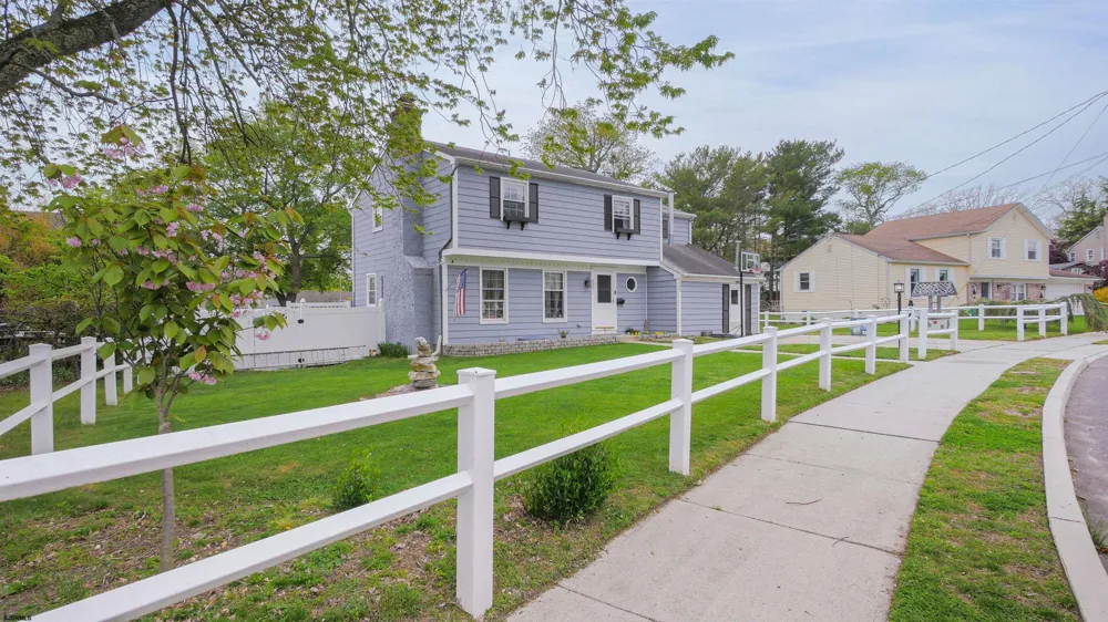 103 Cherokee Ln Absecon, NJ 08201