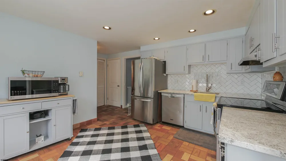 103 Cherokee Ln Absecon, NJ 08201