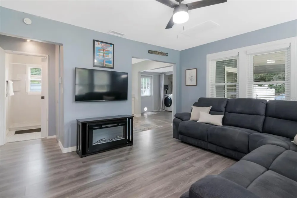 1716 W SITKA STREET Tampa, FL 33604