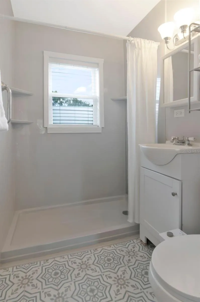 1716 W SITKA STREET Tampa, FL 33604