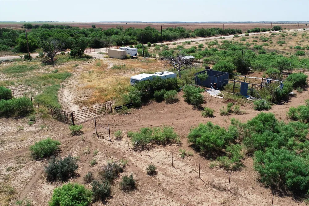 Craven Rd. Quanah, TX 79252
