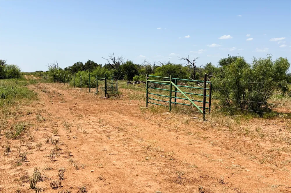 Craven Rd. Quanah, TX 79252