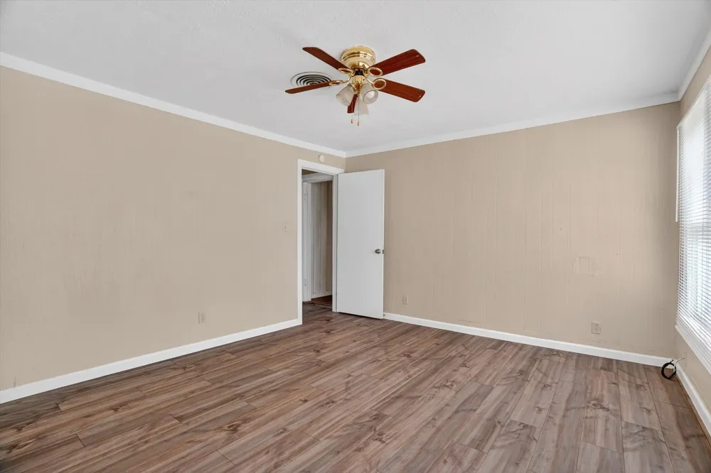 320 2nd Street Jacksboro, TX 76458