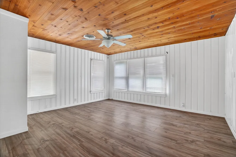 320 2nd Street Jacksboro, TX 76458