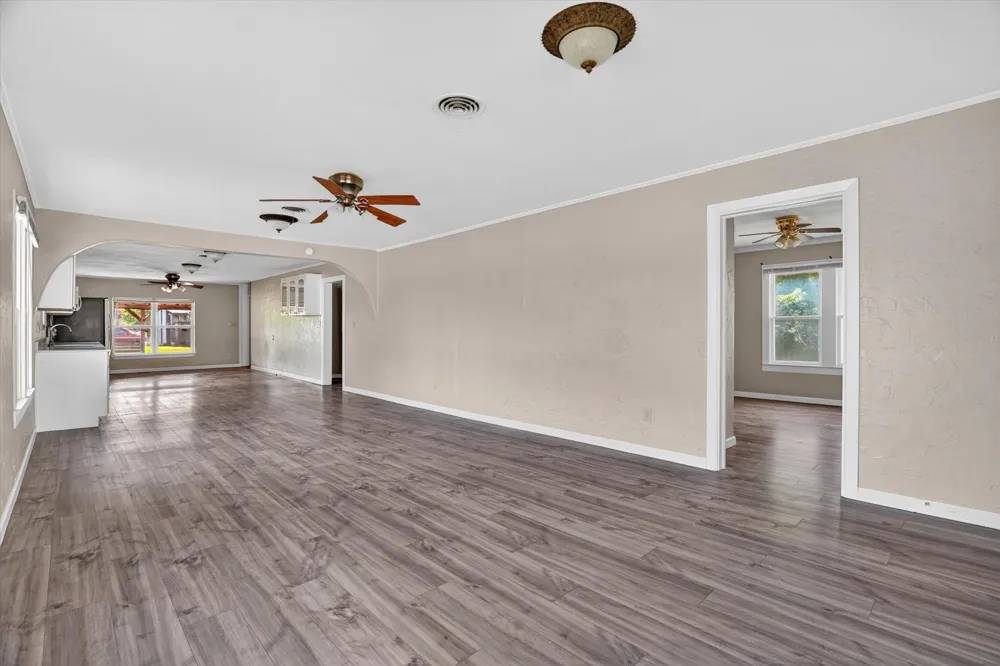 320 2nd Street Jacksboro, TX 76458