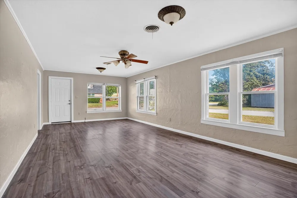 320 2nd Street Jacksboro, TX 76458