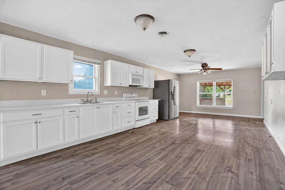 320 2nd Street Jacksboro, TX 76458