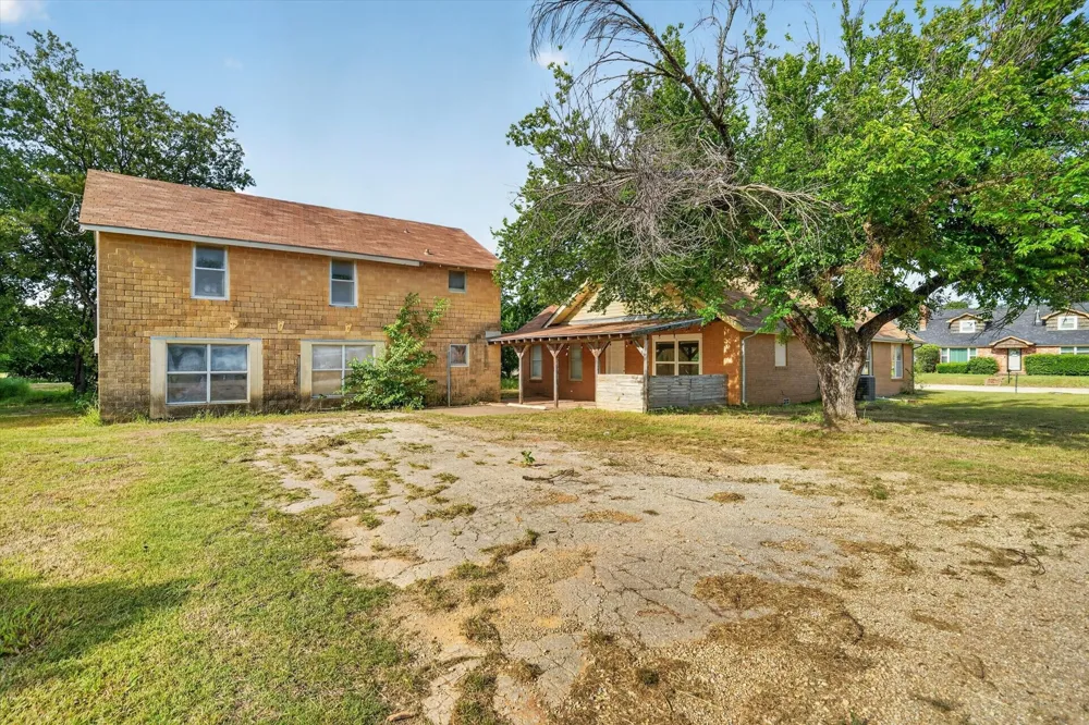 320 2nd Street Jacksboro, TX 76458