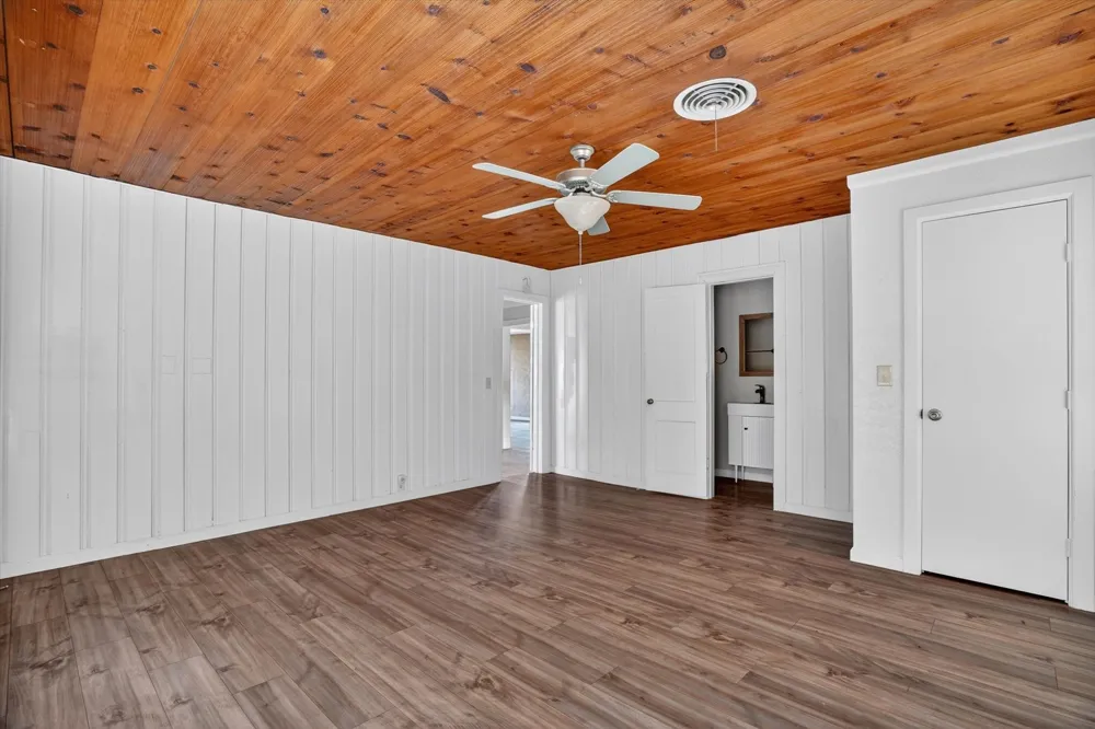 320 2nd Street Jacksboro, TX 76458