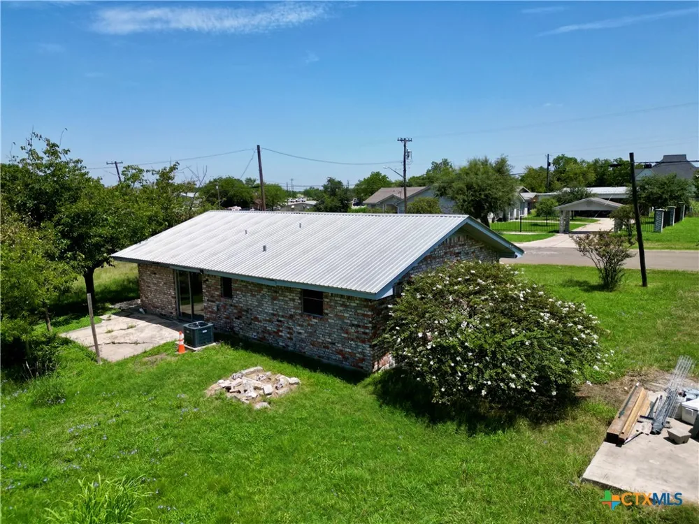 209 Prairie Avenue Rogers, TX 76569