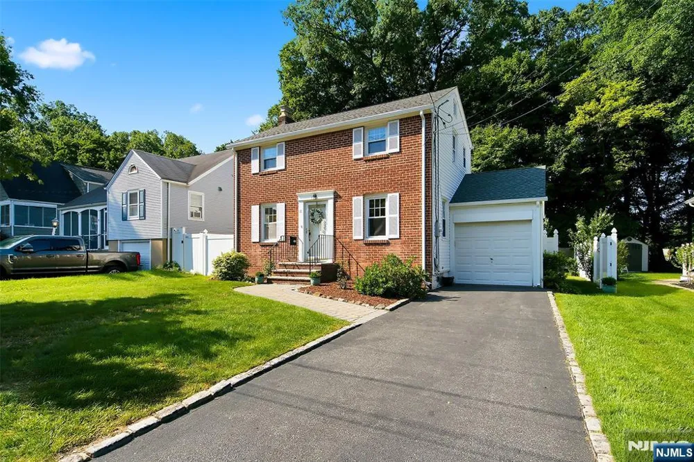 11 Monroe Avenue Roseland, NJ 07068