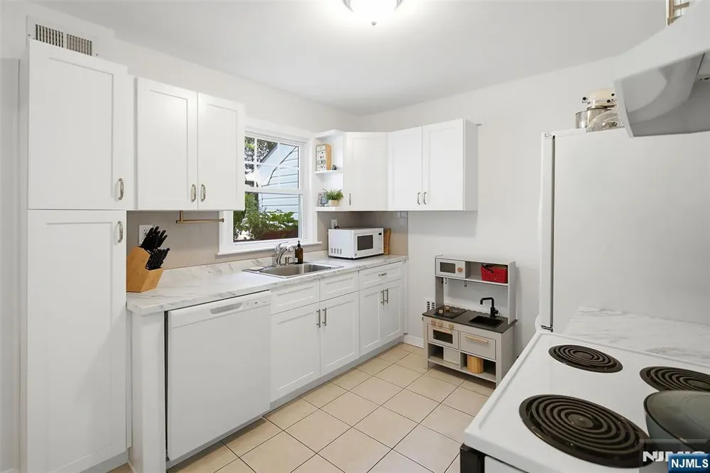 11 Monroe Avenue Roseland, NJ 07068