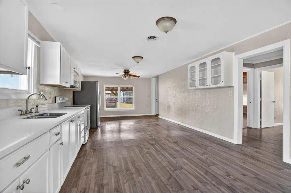 320 2nd Street Jacksboro, TX 76458