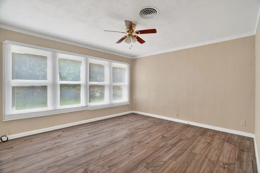 320 2nd Street Jacksboro, TX 76458