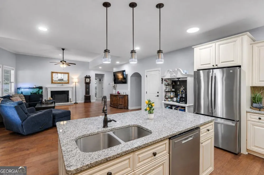 214 Cypress Lakes DR Bloomingdale, GA 31302
