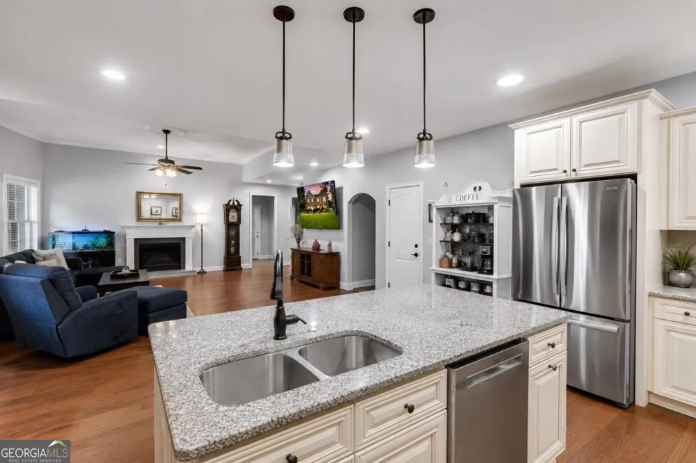 214 Cypress Lakes DR Bloomingdale, GA 31302