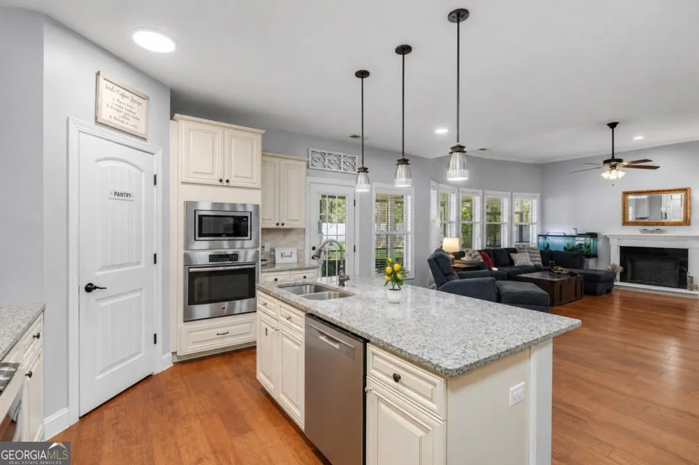 214 Cypress Lakes DR Bloomingdale, GA 31302