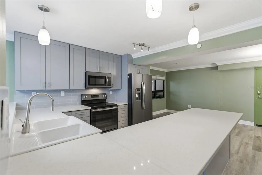 2413 BAYSHORE BOULEVARD #1004 Tampa, FL 33629