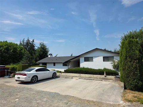 184 Belvedere Street #1