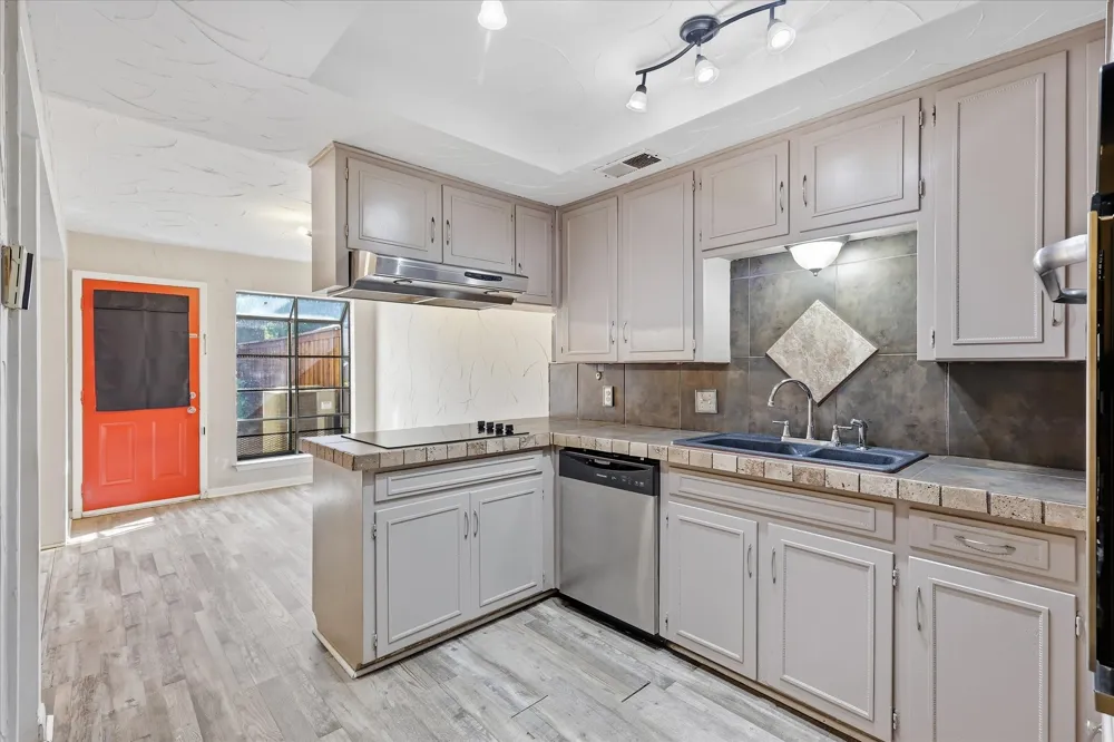 981 Chateau Valee Circle Bedford, TX 76022