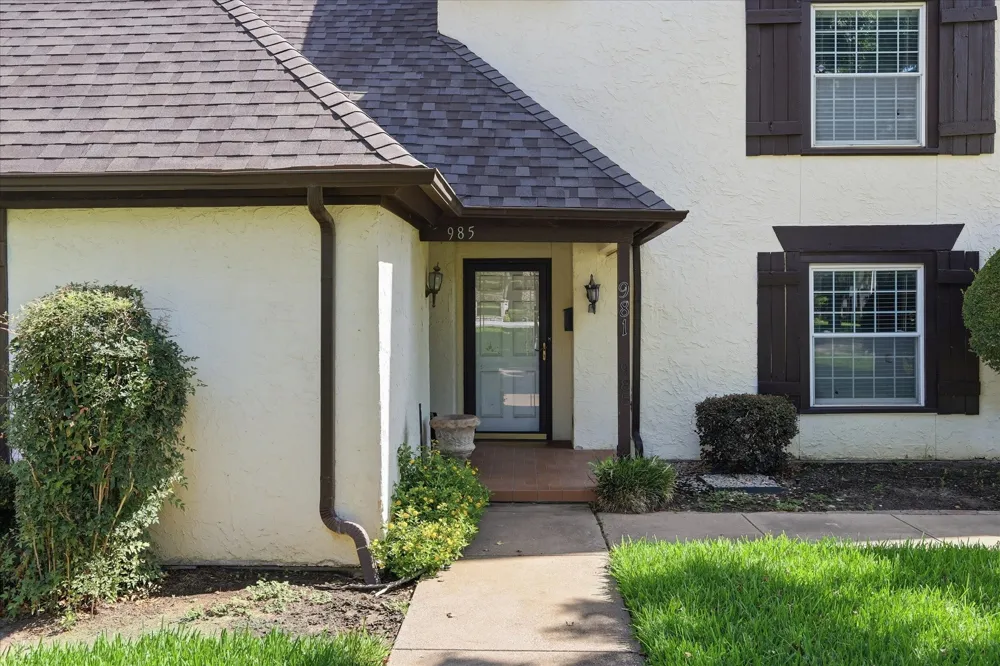981 Chateau Valee Circle Bedford, TX 76022