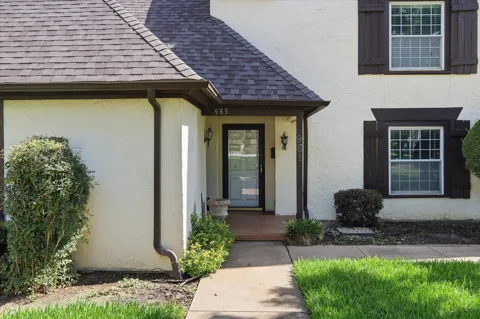 981 Chateau Valee Circle