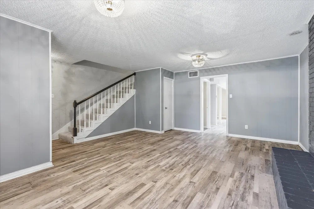 981 Chateau Valee Circle Bedford, TX 76022